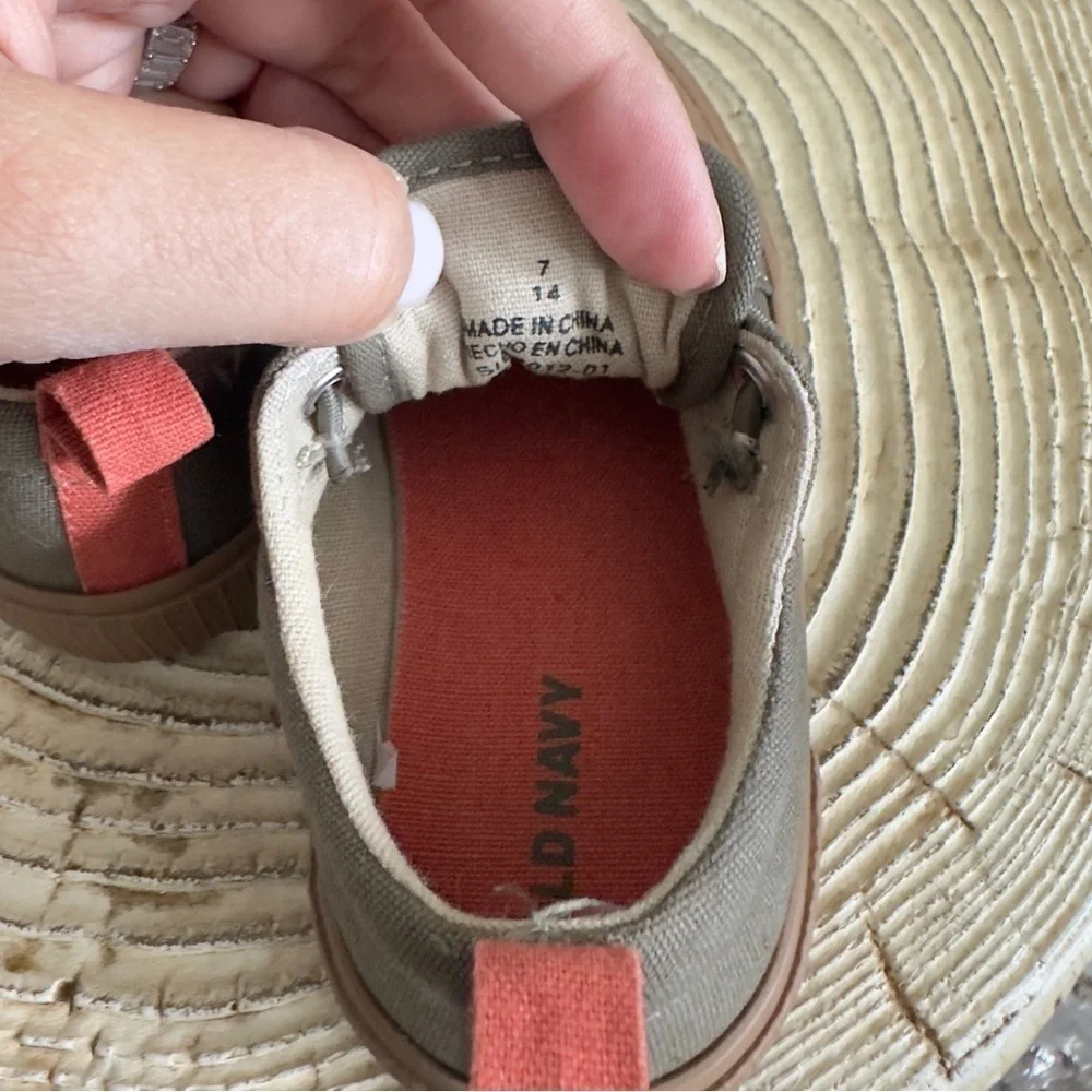Old Navy Toddler Unisex Textured-Canvas Green Sneakers Size 7